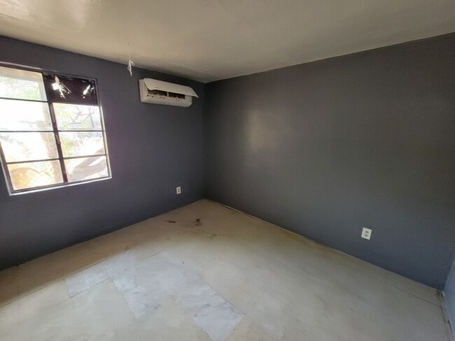 Building Photo - 461 W Thurber Rd