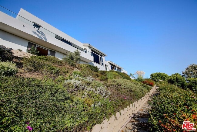 Building Photo - 27454 Winding Way