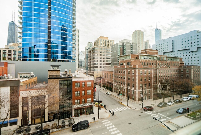 Building Photo - 150 W Superior St