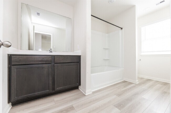 Building Photo - 541 Amberwood Pk Dr