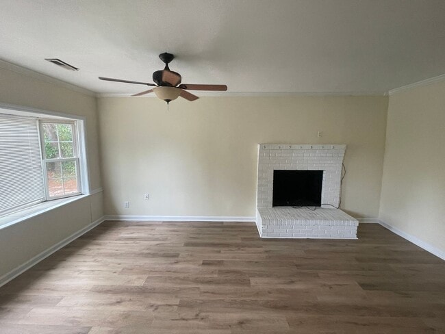 Building Photo - 346 Lancaster Rd