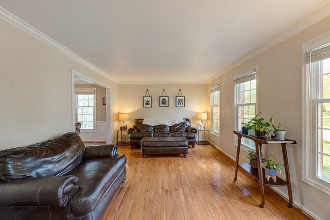 Building Photo - 5624 Kemp Ln