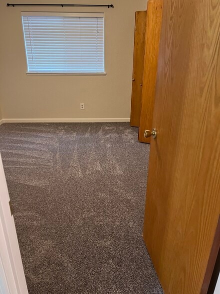 Building Photo - 5536 Glenridge Way