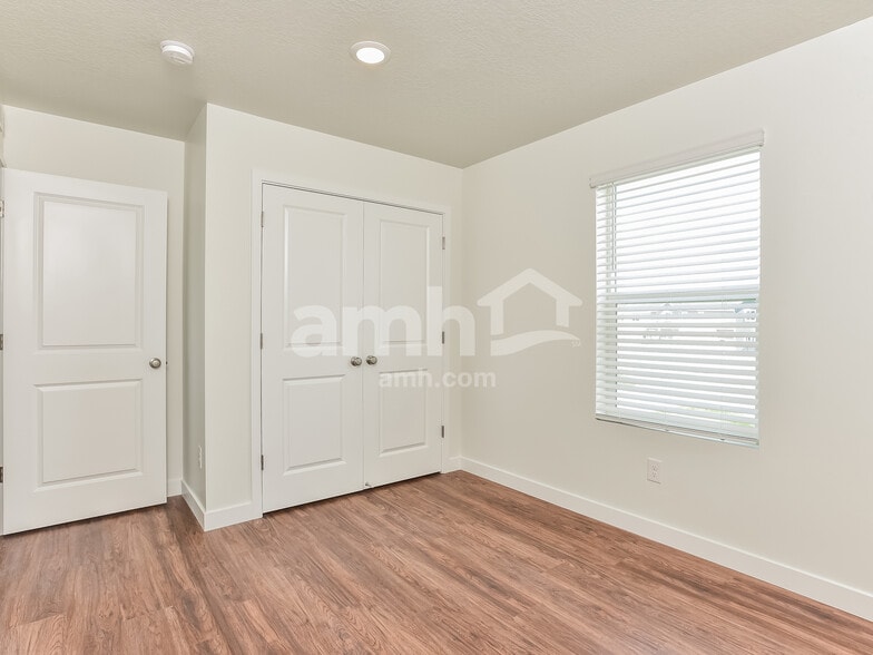 Building Photo - 8931 Royal Ln