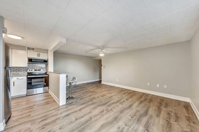 Building Photo - Welcome to your new condo in Walden Woods, located within the sought-after West Allegheny School ...