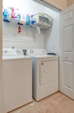 Building Photo - 2043 Pinecrest Dr