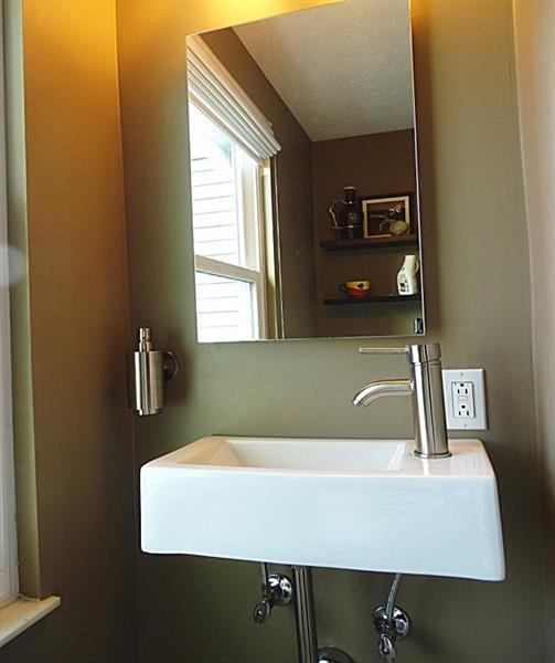 .5 Bathroom - Main Floor - 563 Winesap Dr