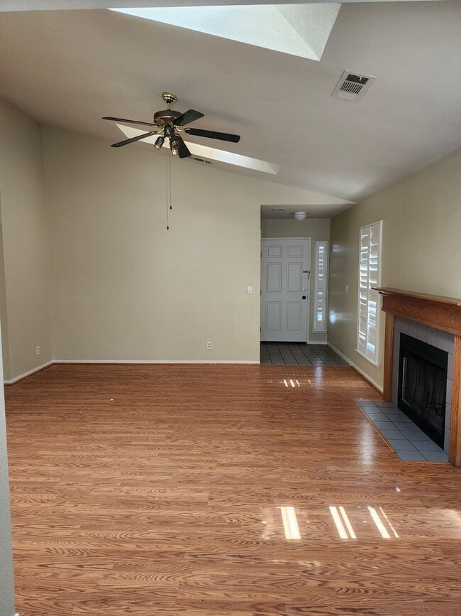 Building Photo - 3 Bedroom 2 Bath in HOA Community with Com...