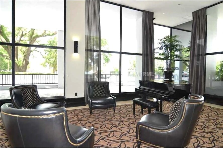 Building Photo - 400 E Colonial Dr