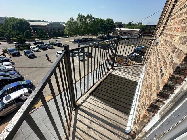 Building Photo - 160 Symphony Way