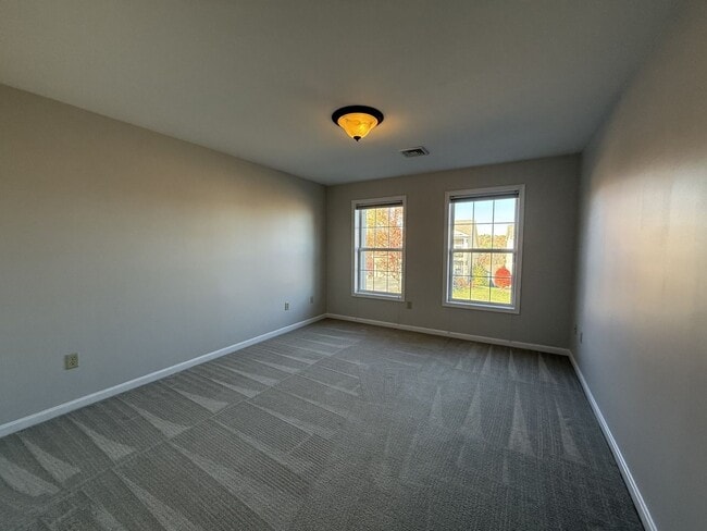Building Photo - Three Bedroom Condo in Tradition Point