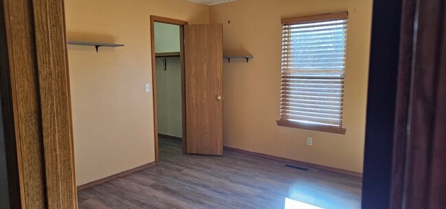 Building Photo - 8660 Brookside Cir