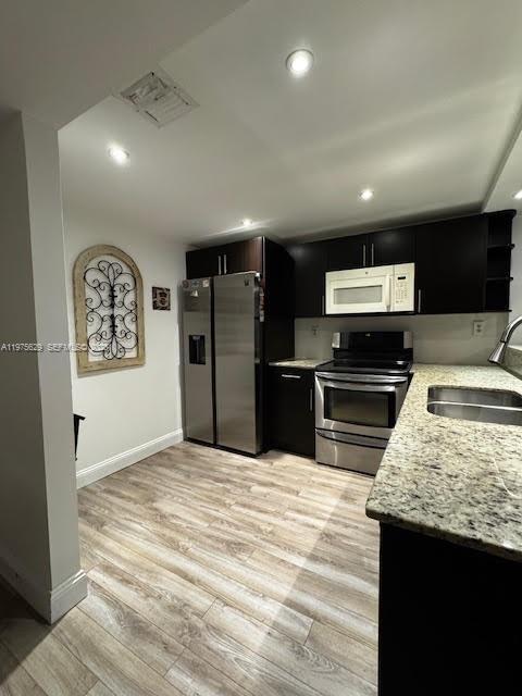 Building Photo - 400 Leslie Dr