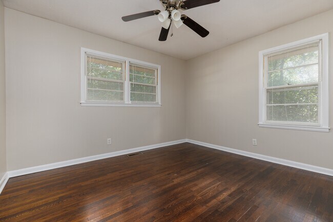 Building Photo - 402 Stella Dr