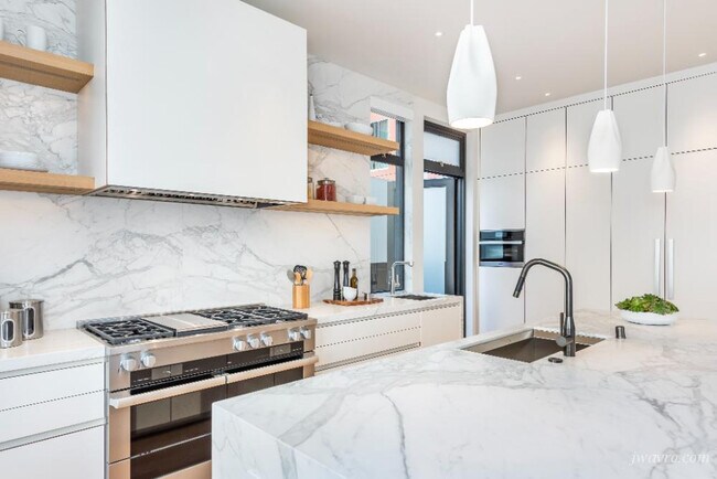 Building Photo - 17 Guy Pl