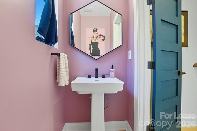 Building Photo - 1003 Zinc Ln