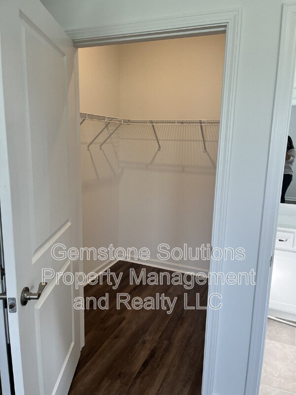 Building Photo - 2213 Zeva Cir
