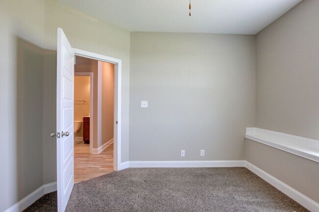 Building Photo - 1121 Cardinal Creek Dr