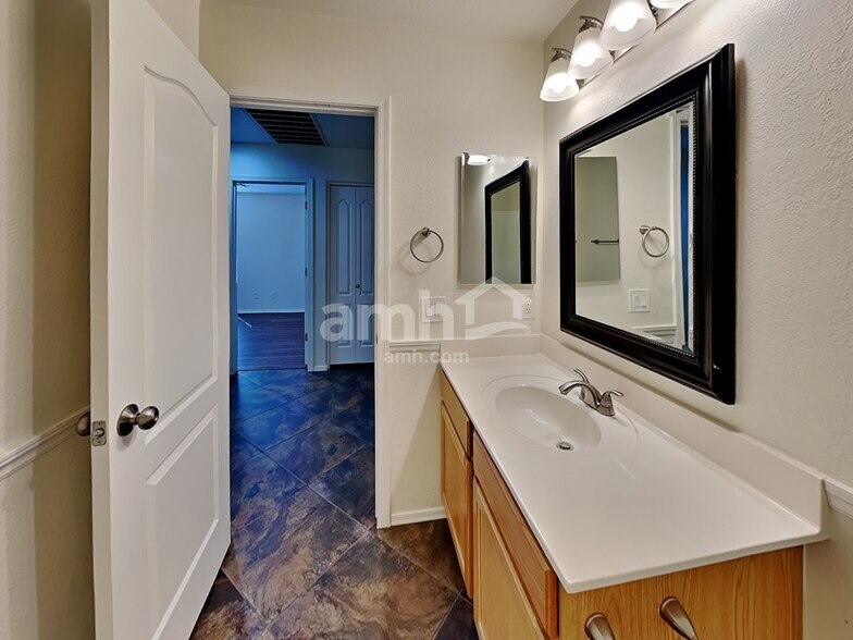 Building Photo - 15912 W Carmen Dr
