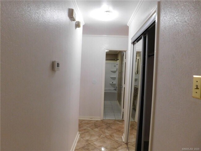 Building Photo - 407 Summit Dr