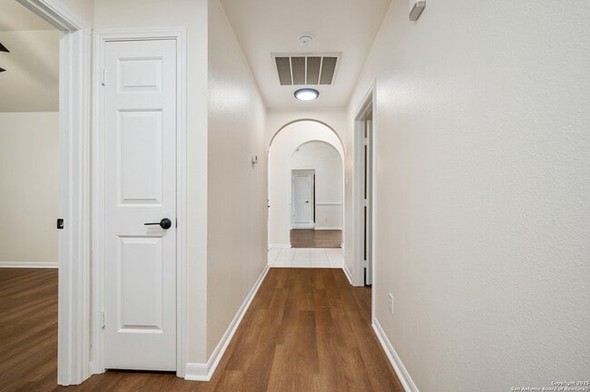 Building Photo - 963 River Rock