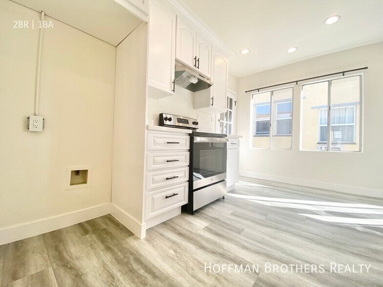 Building Photo - 441 1/2  N Hayworth Ave -A