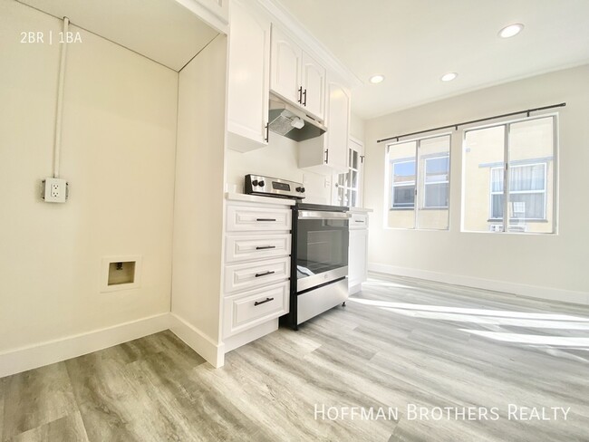 Building Photo - 441 1/2  N Hayworth Ave