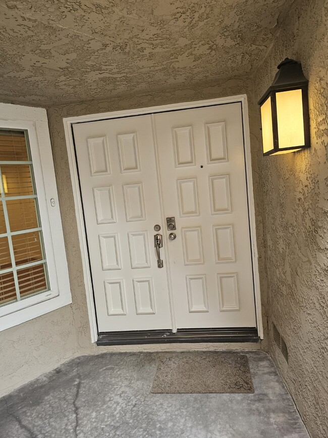 Building Photo - 25 Weepingwood