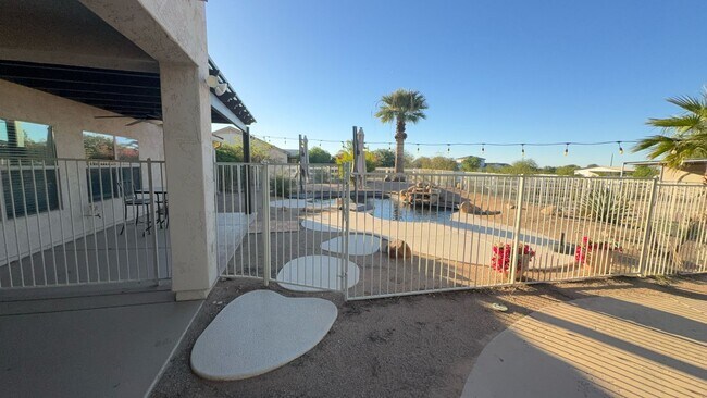 Building Photo - Horse Property in QC