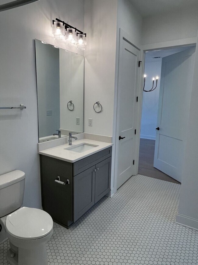 Building Photo - Brand New 2 Bed Condo in Cornelius
