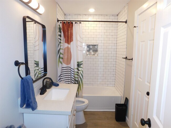 Building Photo - 7109 Avenue L