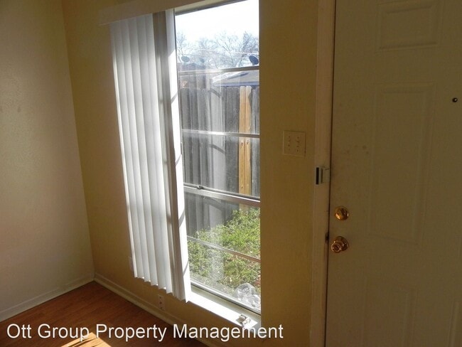 Building Photo - 2318 Andover Dr