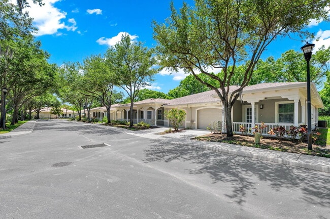 Building Photo - 2011 Villa Sites Dr