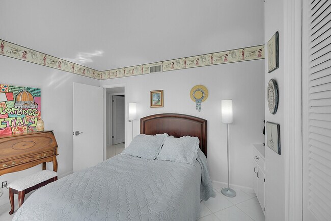 Building Photo - 1702 S Ocean Blvd