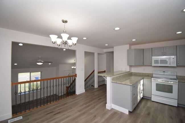 Building Photo - Huge 6 Bed 2 Bath Home in SLC!!!