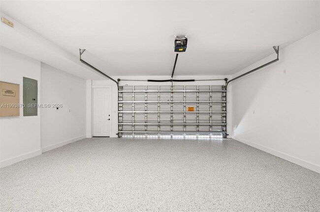 Building Photo - 530 Valencia Ave