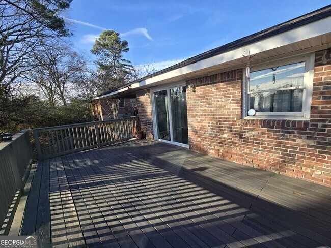 Building Photo - 707 Melrose Dr