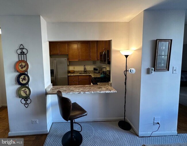 Building Photo - 1260 21st St NW