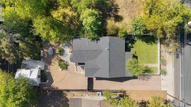 Building Photo - 4905 Duval St