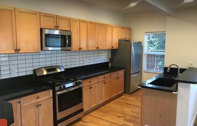 Building Photo - 15242 La Maida St