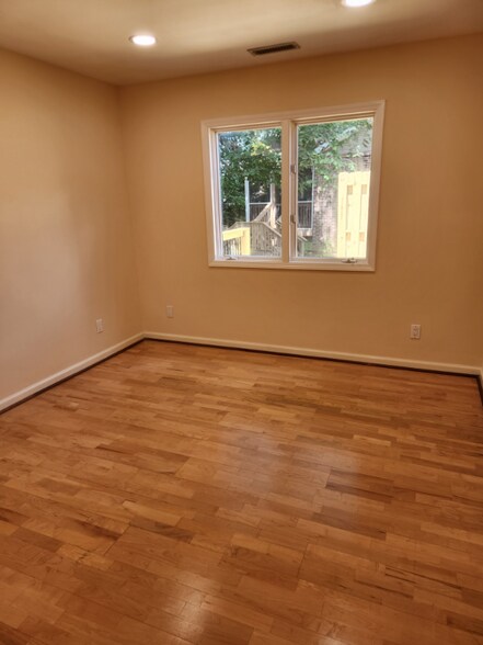Building Photo - 1108 Estate Dr