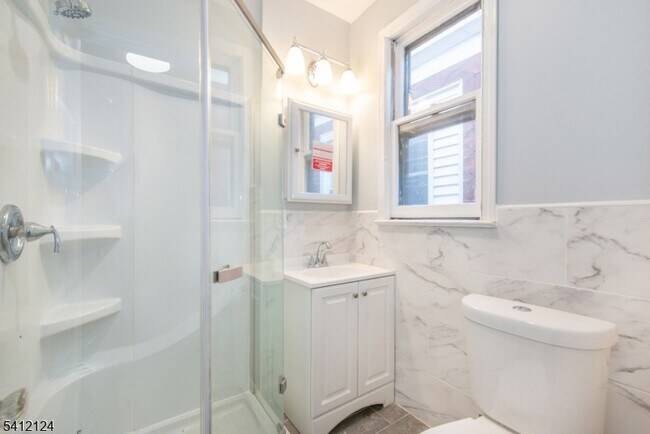 Building Photo - 51 Maple St