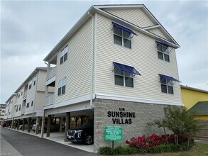 Building Photo - Water View Condo