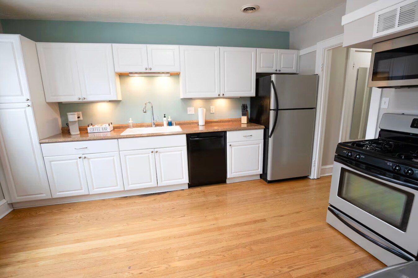 Building Photo - 1802 E Howard Ave