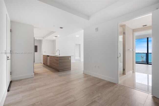 Building Photo - 121 NE 34th St