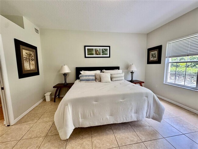 Building Photo - 3604 54th Dr W