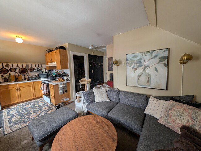 Building Photo - 73 Highland St