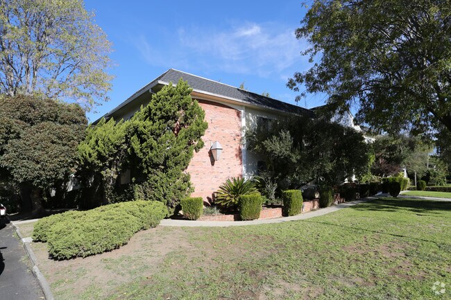 Building Photo - 10951 Rose Ave