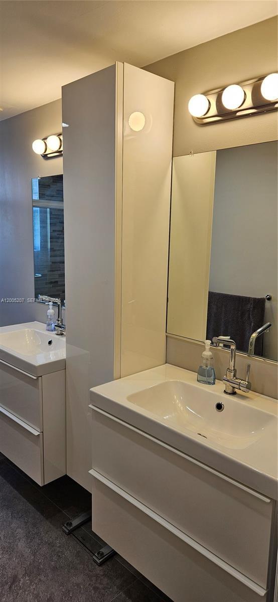 Building Photo - 1844 Salerno Cir