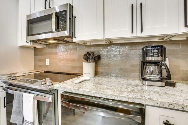 Building Photo - 2102 Philip St